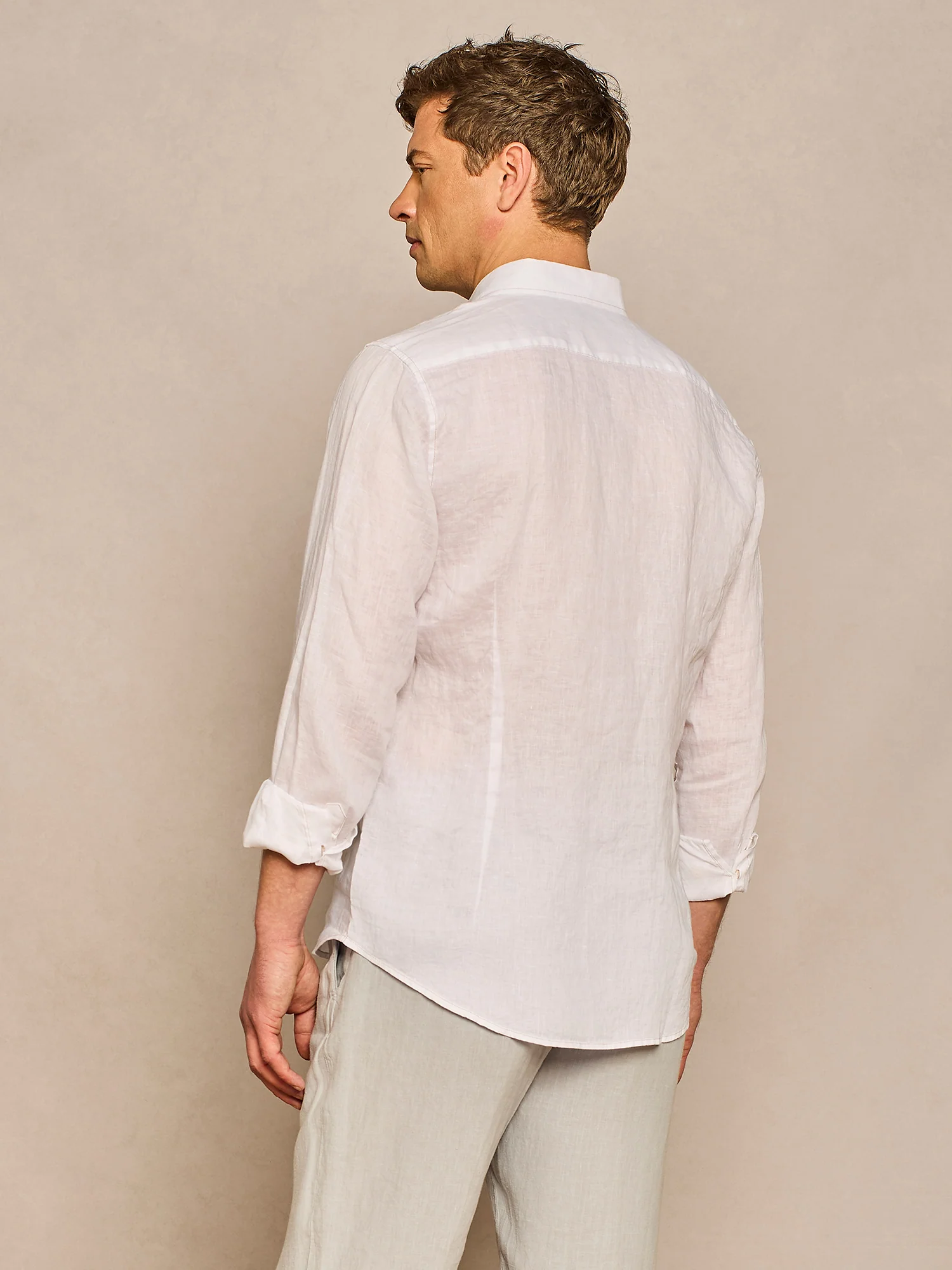 Camicia in lino con cuciture a contrasto bianca - Image 4