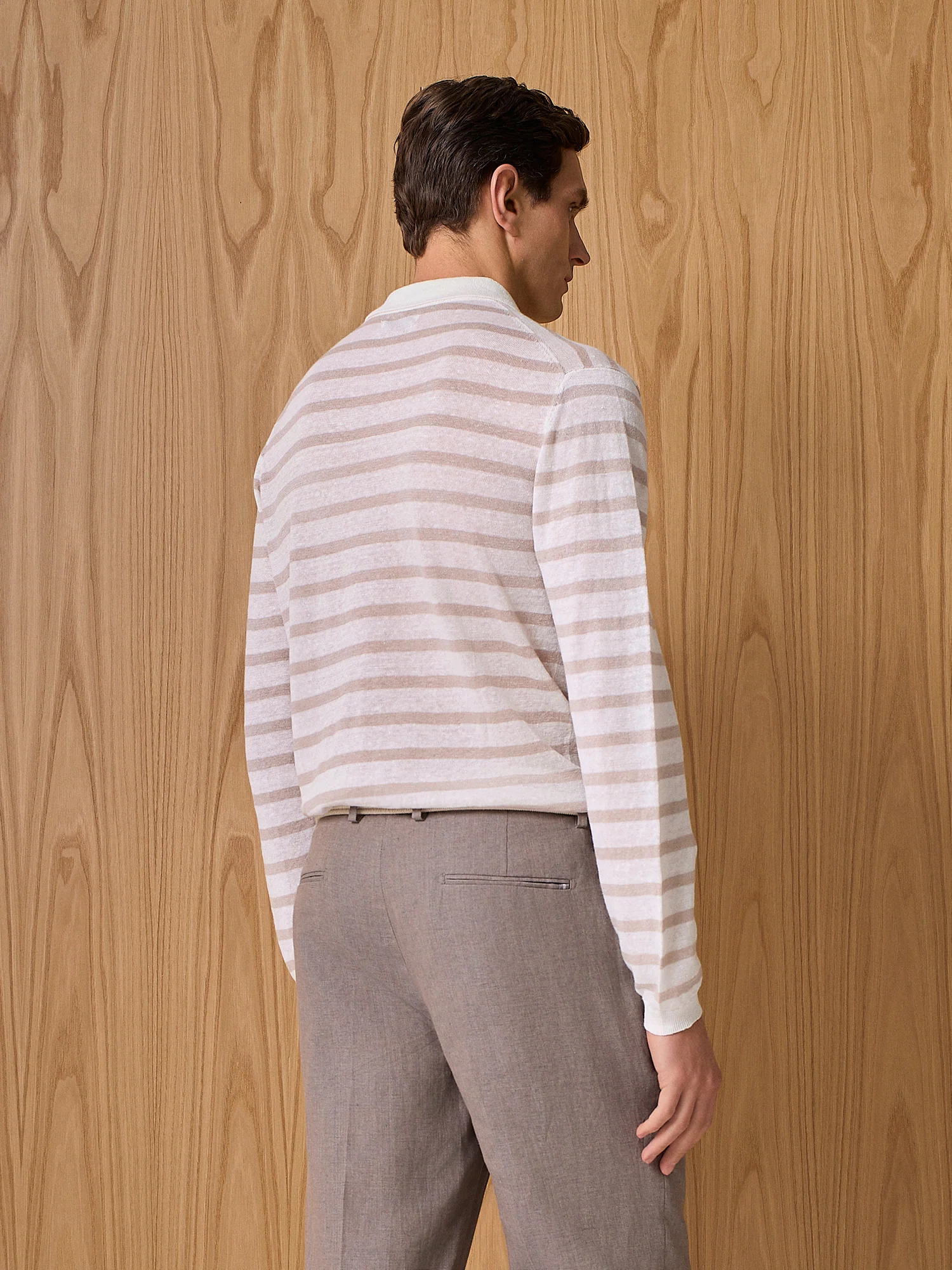 Polo girocollo in maglia a righe taupe - Image 4