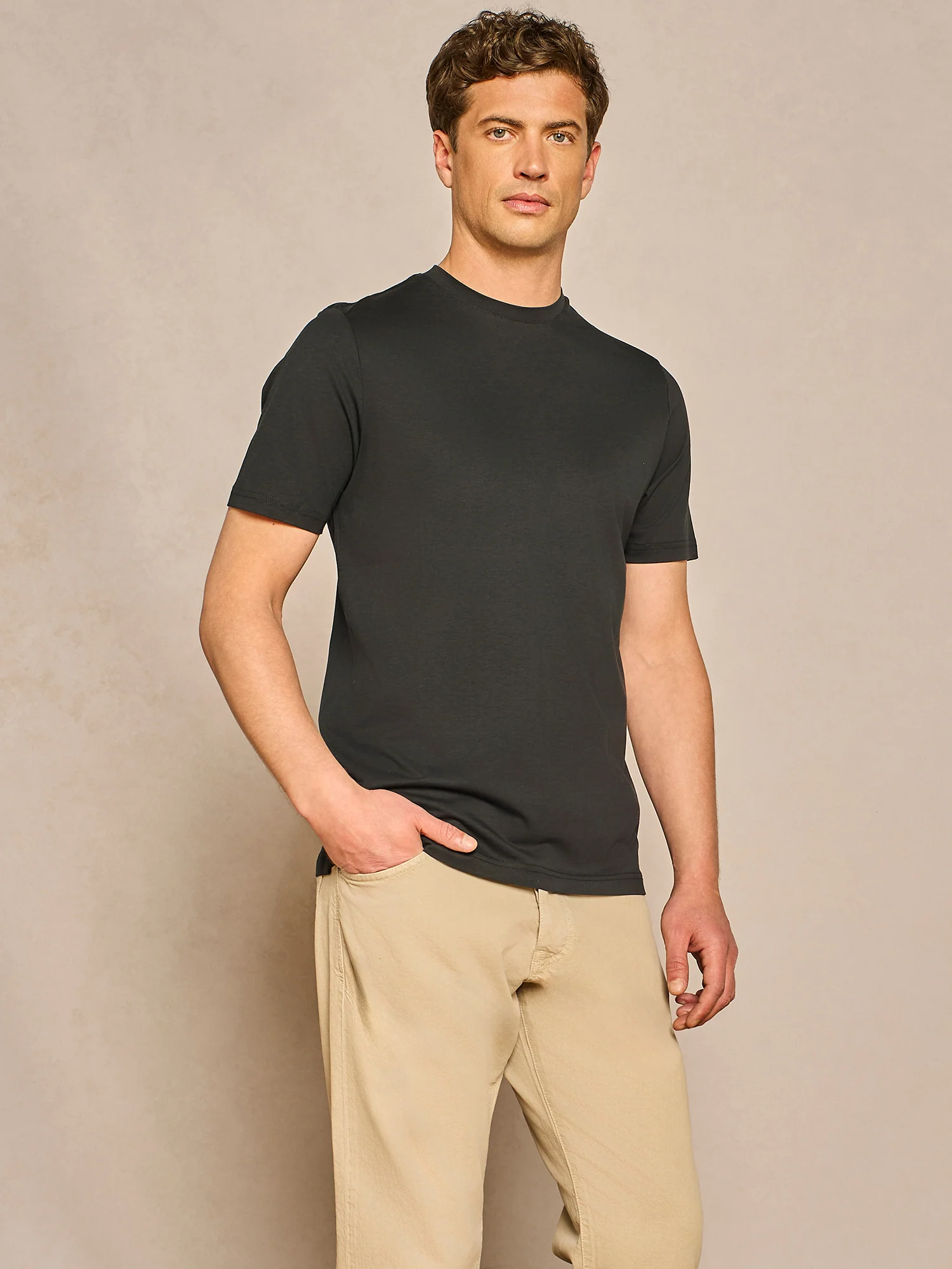 T-shirt ultralight in fluid jersey nera - Image 2