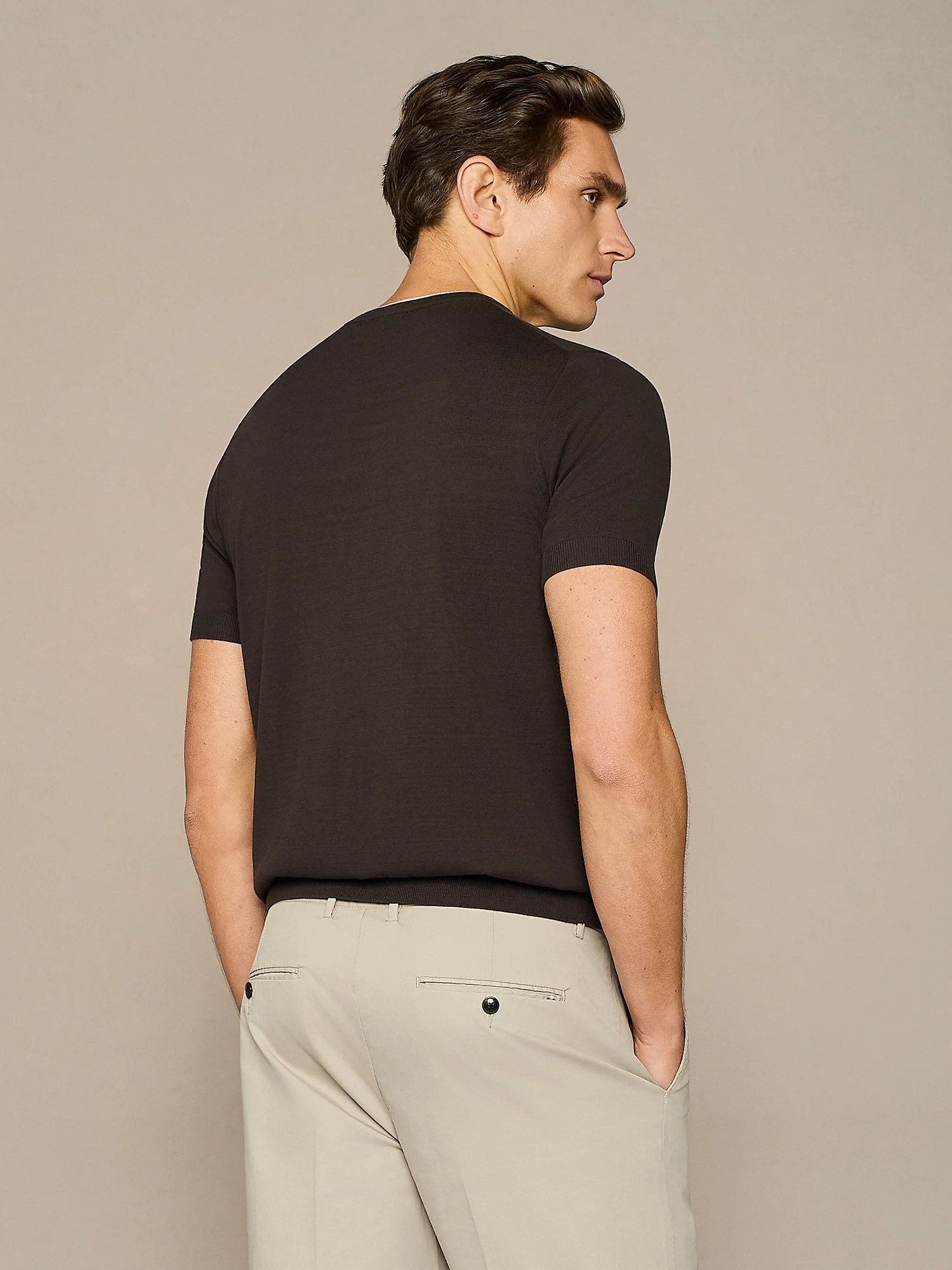 T-shirt doppio collo in maglia moro - Image 4